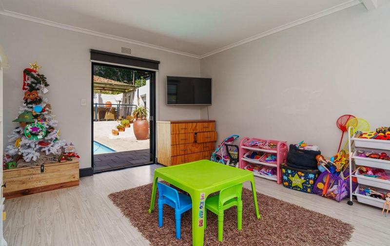 7 Bedroom Property for Sale in Fish Hoek Western Cape